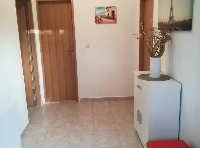 Konukevi Filip 2 Biograd Na Moru